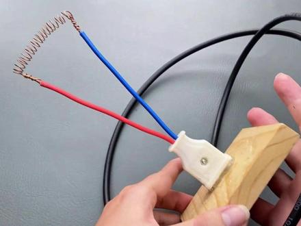 弹簧铜丝 + 闭路线 + 木板自制电视天线