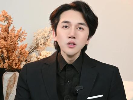 我花了8亿+ token,用OpenClaw自动剪辑视频 我花了8亿+ token,用OpenClaw自动剪辑视频。把“口播剪辑”做成了流水线:原片丢进剪映,自动去停顿、自动字幕、关键词花字、特效、BGM压人声,最后直接导出成片。
剪辑不会消失,消失的是重复劳动;人要做的是表达、观点和成交。
想要我这套自动剪辑工作流/模板参数?评论区打:“剪映龙虾”。 #Openclaw #AI #AI工具 #剪映 #AI应用