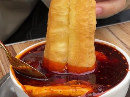 180度菜夹馍配油泼辣子豆腐脑,西安人享福了~ #这届网友都是老吃家来的 #这家小店值得上烟火榜 #西安菜夹馍大赛#烟火老吃家入门考试 #西安美食