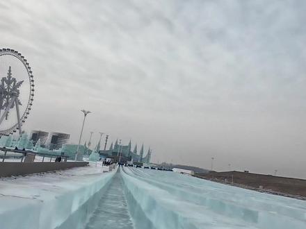 #创作灵感 #拍拍2024
冰雪大世界。超级大滑梯 ,摩天轮,怎么排队抢票 全攻略
按照我的方法玩 绝对都能玩得上#第一视角 #我的日常生活