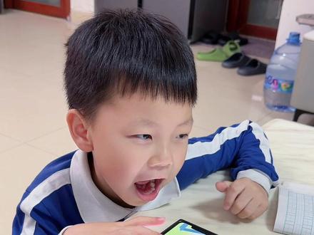 只有深圳的家长能懂我们~ 全家齐上阵,嗓子都“嗷”冒烟了!!#阿甘一家的日常 #哥哥弟弟#深圳学生 #aww #英语作业