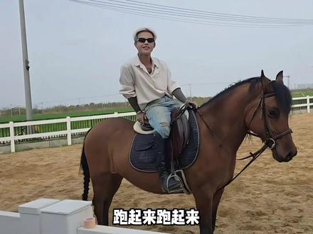 殷世航骑马,真的帅哎
#童锦程 #殷世航 #骑马