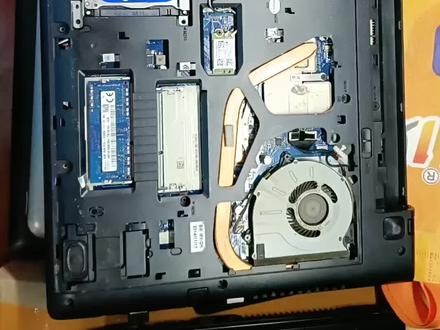 #上热门#联想G50-70清灰保养#硬件升级
昨天同城粉丝拿过来一个联想笔记本,据他自己描述,放了好几年了一直没使用过,现在想使用就是开机慢,然后无线网卡也连接不上网络,导致无法正常使用,粉丝因为有事着急要走,简短给我说了一下大概故障,我同时也告诉粉丝该怎么升级,怎么维修,经和粉丝商量确定硬件升级方案以后,粉丝有事先行离开,今天所需要的升级配件到齐以后,就开始拆装升级硬件配置,全部装好以后,系统装好,明显开机速度,机子运行性能比原来快多了!#现场实拍 #专业维修