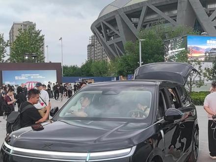 小鹏GX颜色介绍及外观内饰建议,你们怎么选? 内饰强烈推荐紫色,颜值和质感最好,还耐脏,什么外观颜色都能搭。
#小鹏GX#小鹏GX全是科技#小鹏汽车#智驾出行