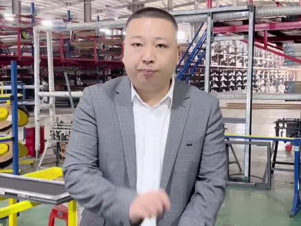 #佛山现货铝材,#佛山门窗,佛山现货铝材厂家为你揭秘,佛山断桥铝门窗是如何制作的。只需看完这几个视频,你也可以制作出高端的断桥铝门窗,第六步纱扇的制作过程。#断桥铝 #门窗 #门窗制作 #门窗人 #铝型材 #铝合金门窗