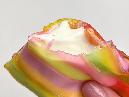 发现卷卷糖新吃法…脆皮软糖冰淇淋!!你可以永远相信老牌糖果!好吃又便宜!越吃越上头!!#糖果 #软糖 #脆皮冰淇淋