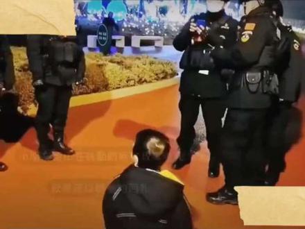 敬礼
保家卫国的军人,
回礼
祖国未来的接班人。