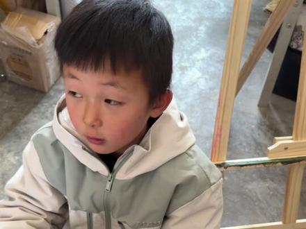 挺有意思的发现,黑我的似乎清一色都是男网友——原来嫉妒真的会让人变得狭隘又自卑。你们只盯着我身上的关注度,眼睛像被蒙了层雾,偏偏看不见我为山区孩子实打实的付出。
一学期几万块,不是用来装点自己,而是换成一百多个孩子身上干净的衣服、碗里温热的饭菜;把自己全部工资都掏出来,不留一点余地,只为让那些偏远山区的孩子能少受点冻、少挨点饿。换作是你,你愿意吗?愿意把辛苦赚来的钱,花在素不相识的孩子身上,愿意为了一份不相干的温暖,掏空自己的积蓄吗?
如果答案是“不”,如果你们连万分之一的付出都做不到,那请你们收起键盘,闭上嘴。我没靠谁施舍,没耍过半点手段,只是凭着一腔真心,给孩子们带去了实实在在的温暖,让他们知道这个世界有人在惦记着他们。
而你们呢?躲在屏幕后面,藏在阴沟里,用恶意的言辞攻击别人的善良,用无端的揣测否定别人的付出。你们不敢站到阳光下,不敢去做哪怕一件有意义的事,只能靠贬低他人来寻求一丝可怜的存在感。这样的你们,才是最可悲、最可笑的。
我的善良从不求回报,也不怕诋毁。那些为孩子们付出的时光,那些他们脸上露出的笑容,就是我最硬的底气。至于那些无关紧要的闲言碎语,不过是过眼云烟,根本配不上影响我的心情。