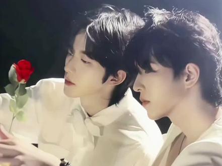 他不会说中秋快乐,他只会说邱邱快乐!!#向佐#弄简#D4