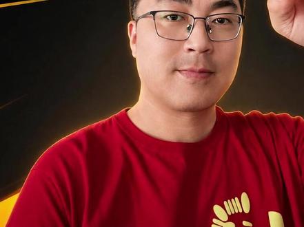 抖音账号必须垂直?一条视频给你讲清楚什么叫垂直 账号越做越垂直,选题却越来越少?发不同内容,到底会不会影响流量?
很多人把“账号垂直”理解成每天只讲一个话题,最后账号没做起来,自己先成了复读机。
这期结合我半个多月的真实账号测试,讲清楚抖音账号怎么垂直、内容不垂直怎么办,以及账号垂直度到底应该怎么看。
垂直不是少讲,而是不乱讲。
#普通人做自媒体 #账号运营 #内容创作 #自媒体干货 #账号垂直度