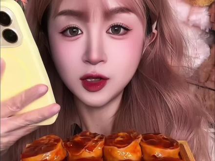 挑战听豆包的两口吃完爆辣美食拼盘! #深夜放毒 #吃货日常 #夜宵#解馋 #妈呀太香了