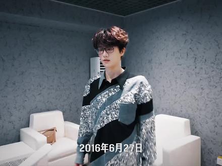 一个靠非主流情歌 出圈的网络歌手,居然敢大谈雅俗共赏?#许嵩#歌手#人物志#音乐#雅俗共赏