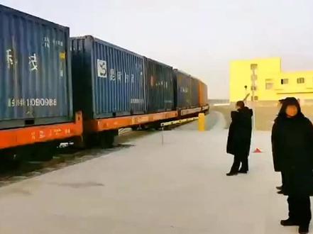 莎车县火车西站通车运营#莎车县 #新疆是个好地方 #铁路