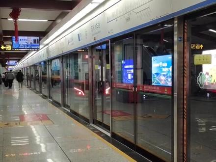 苏州地铁4号线:苏州火车站 车站。(记录一下从车来了到上下地铁的全过程)#地铁
