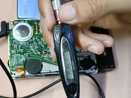 索尼EX631,随身听线控器测试。播放《迈克尔杰克逊》磁带。 经典索尼WALKMAN随身听,索尼随身听维修 #情怀 #磁带 #卡带机 #录音机