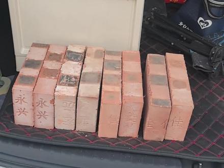 自建房公司和业主都来看看 可以上门送样让业主选砖,从红砖的原材料,制坯,烧制,砖为什么有红心黑心?为什么产生裂纹?泛碱是怎么形成的?会不会给墙体造成影响?一次性讲清楚!#红砖 #北京自建房 #建房避坑 #求高手鉴定 #自建房