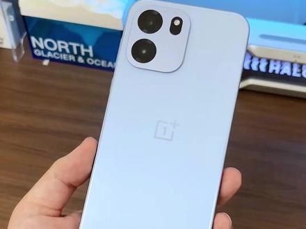 9000mAh游戏手机!一加Turbo6V上手体验 好多同学对手机的需求就是打游戏,那这台1千多就能入手的一加Turbo6V肯定值得考虑!我在视频里实测了好几款目前的主流游戏,都能稳定流畅运行,让我比较惊艳的是它的144Hz的刷新率和9000mAh的大电池,真的是游戏党的福音啊~#游戏手机 #学生党游戏手机 #高性价比手机 #游戏党必备 #游戏党手机推荐