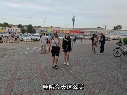 带俄罗斯女友看电影,特意选了恐怖片,她害怕的躲进我怀里! #旅行者周大侠 #俄罗斯女友 #中外情侣