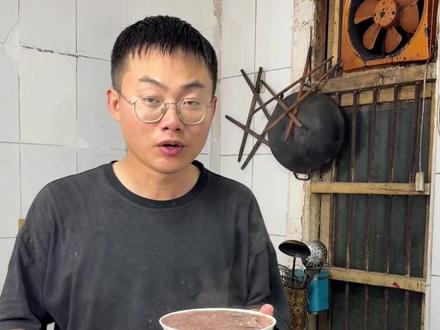 不知道你们有多久没吃过老家的蚕豆粥了,往往最简单的一顿饭越能勾起回忆#蚕豆粥 #老家美食 #我的乡村生活