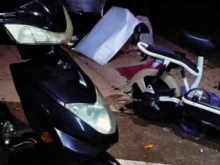 #绿源 #电动车维修 绿源控制器PCDS,60伏调48伏?这操作堪比给电瓶车做“整容手术”。没转换线就硬改,师傅你是想让车跑得快,还是想让它直接“躺平”?电动车:我太难了,电压一变,我连灵魂都换了……#电动车维修#绿源#技术宅