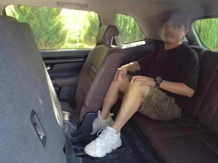 第三排还是能坐进去的,空间比较局促,应急用可以,长途旅行不合适~#本田CR-V #CR-V试驾 #dou是好车 #本田crv @DOU+小助手 #2023款本田crv
