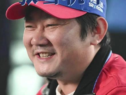 草台班子也能闪耀在国际舞台#张雪机车从野路子走上世界的领奖台