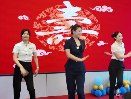 #臻茗园飨宴
臻茗园李晶带领快乐小分队💃💃
#非专业舞者