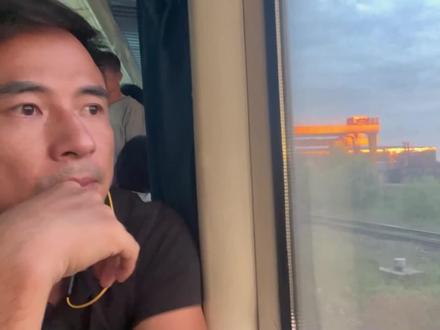 和俄罗斯女友和平分手,两个人各奔东西,这份异国恋情无疾而终 #旅行者周大侠 #中外情侣 #异国恋