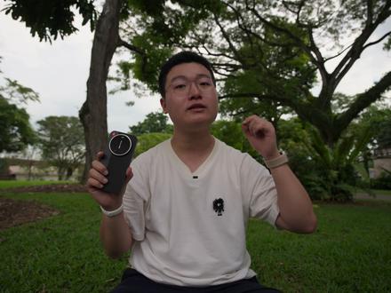 小米17Ultra徕卡版「徕」在哪里?深度解析 小米 17 Ultra 徕卡版终于带来了「小红标」,除了这个小红标,它究竟「徕卡」在哪?它专属的「大师变焦环」和「徕卡一瞬」,究竟好不好用?在一英寸 LOFIC 和 2 亿像素光学变焦 APO 长焦的加持下,它拍出来的图片,是不是德味十足?在 AI 生图如此唾手可得的今天,小米和徕卡,是如何看待移动影像的未来?
这一次,荔枝来聊聊小米 17 Ultra 徕卡版。