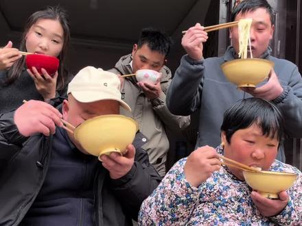 请各位给老表点点关注 😄