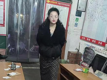 戴眼镜美女好有学问,#“鼜沊”#俩字给我整不会了。但是今天出门是不是没有吃药,说话好呛人☺️☺️☺️