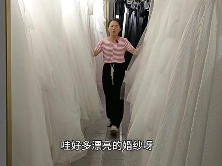 最近有打算拍结婚照的看过来,4服4造,底片全送,43张精修,3个相册,8个一体式相框,精致的摆台还有各种各样的礼品只要3980,这么给力的活动左下角赶紧19.9抢预定名额#婚选 #婚选摄影 #婚选婚纱摄影 #每个女孩的婚纱梦 #婚纱摄影
