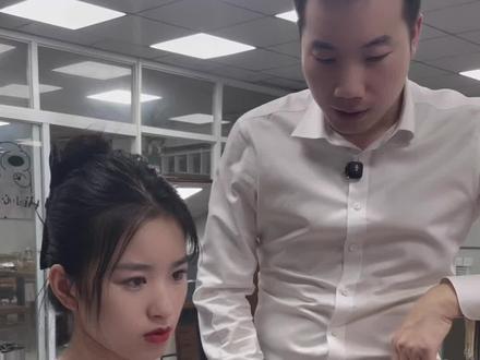 抛开工资不谈? 跟老板谈什么!#办公室搞笑 #搞笑段子纯属娱乐 #00后 #拒绝PUA