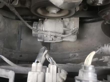 这台12代皇冠粉丝开过来说要大修发动机,他说发动机咔咔啦啦啦响,到店检查发现水泵异响更换一个水泵,完美解决问题