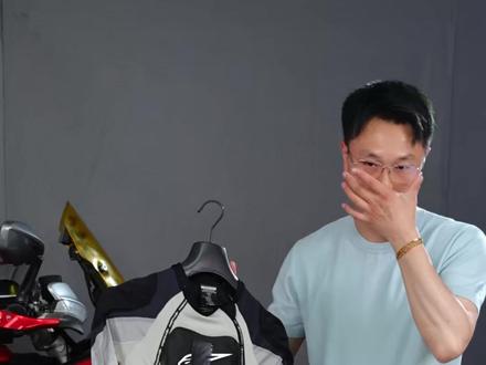 热衷大排量骑行的骑士,优选八极 Pro 夏季骑行服 以安全为核心,透气干爽,材质坚韧耐撕,夏日驰骋更自在#夏季骑行服 #八极骑行服 #摩托车骑行服 #阿索兄弟