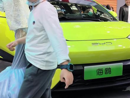比亚迪海鸥静态体验,7.38万起,你看糯玉米刚降1万,尴尬不?#懂车帝 #比亚迪海鸥 #长安糯玉米 #新车