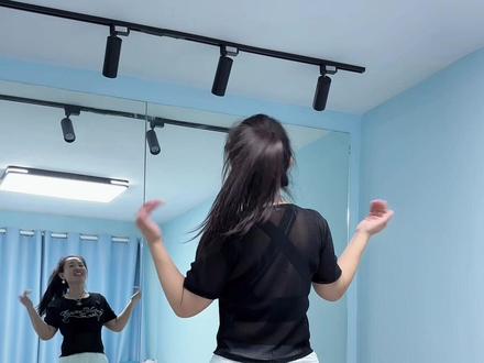 #随心所欲 #背面慢动作分解 #简单易学舞蹈 #最潮广场舞 @DOU+小助手