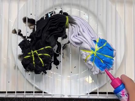 你们有没有尝试过在衣服上画画呢,很有意思的哦👉❤️#手工#创意#手工制作#美术#画画#颜料