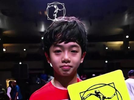 13岁中国小孩哥赢下街舞全球总冠军!李勇秋成为第三位该赛事少儿组夺冠的中国选手! #13岁中国小孩哥夺得世界街舞冠军 #街舞小孩哥舞动巴黎拿下全球冠军 #李勇秋夺得街舞少儿组全球总冠军