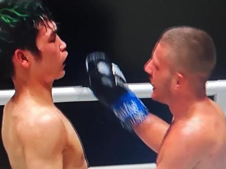 #刘梦阳三回合一致判定战胜佩雷拉