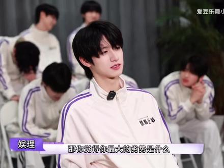 只是有时候看着有点傻吗#朱志鑫 #搞笑
