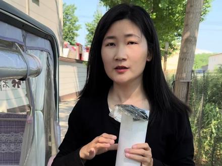 玻璃贴膜 三轮车,四轮车都可以贴的哦,我这个膜裁剪的不够,方法是对的,是不是感觉很简单哦