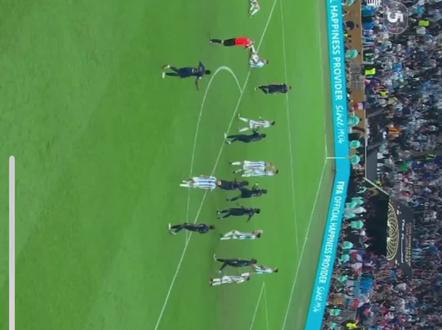 胜利就在眼前了,因自己不小心手球,给了对方点球的机会追平了比分,进入点球大战,当时他一定很内疚,顶着很大压力,在自己踢进点球的那一刻,决定了最终胜负而掩面痛哭#蒙铁尔 #阿根廷