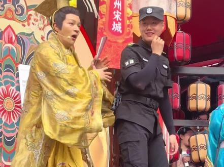 郑国霖:看你下次还敢不敢拦我🫣 #杭州宋城 #宋城千古情 #千古情随意节 #杭州宋城是景区整活天花板吧