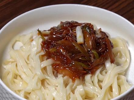 老北京经常吃的酱油汆面,果然真的太好吃了,#于谦#面条 #好吃到爆 #汆面 #懒人快手菜