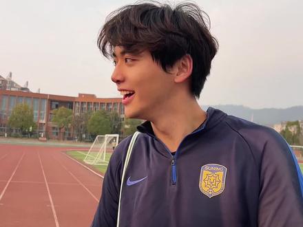 颜帝 吴嘉诚 #湘超#湘超联赛#永州队#颜值#男大学生
中南大学守门员,没有女生看他眼睛能坚持五秒