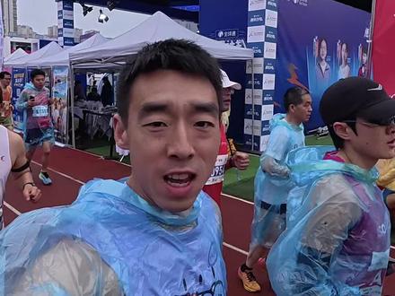 私兔|仁寿半马1:24:12 给小姐姐当私兔的VLOG
1、赛前打肌贴
2、赛前带热身
3、找到最优的出发位置
4、控制配速
5、提供补给方案
6、提供情绪价值
7、拍视频
#跑步#仁寿半程马拉松#马拉松 #健牧跑步俱乐部#私兔