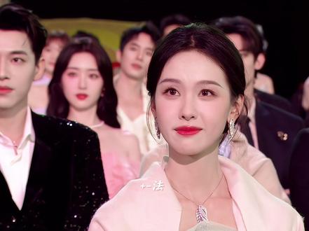 “镜头每转一下就被惊艳一下”#星光大赏 #温峥嵘 #陈都灵 #赵露思