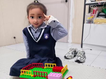 每一步都超清晰,小朋友们也可以跟着一起拼
#乐高拼装挑战 #第一视角拼乐高 #乐高快递车DIY #积木的快乐 #沉浸式玩积木