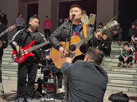 偶遇柑子哥在火车唱歌